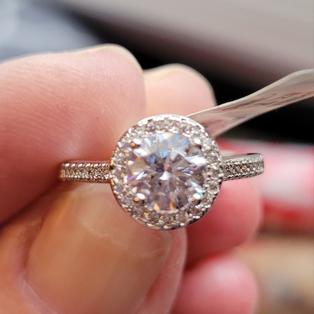 Womens size 7 cubic zirconia and stainless ring the pics don'